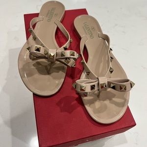 AUTHENTIC Valentino Garavani Rockstud PVC Thong Sandals